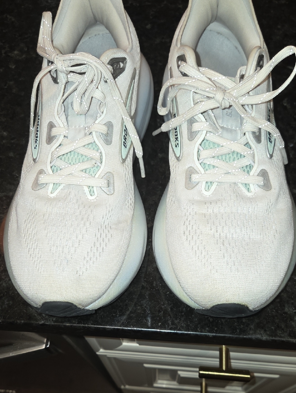 Brooks Glycerin 22, Womens Size 9.5, Mint And White